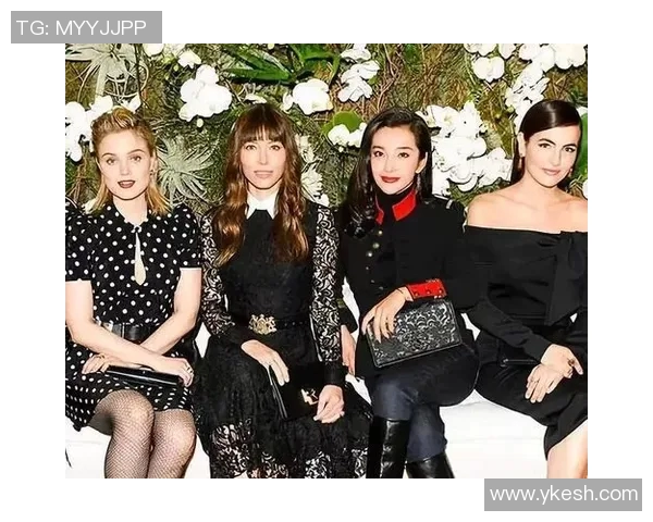 足球明星与超模携手共舞时尚秀场展现魅力与风采的精彩瞬间