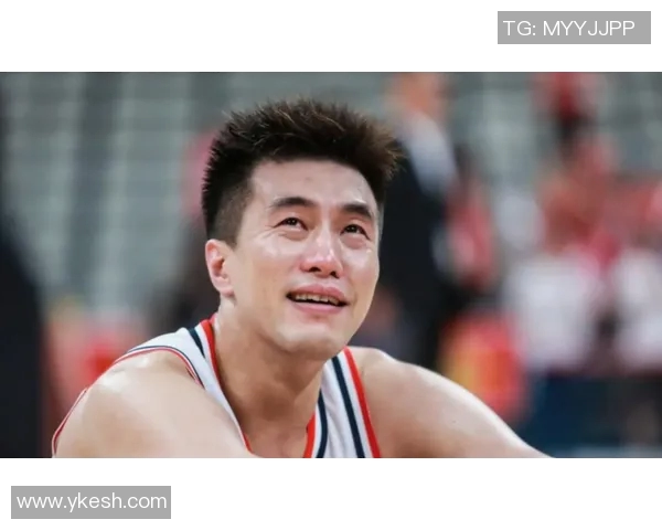 中国足球明星因伤缺席重要赛事球迷期待其早日康复重返赛场